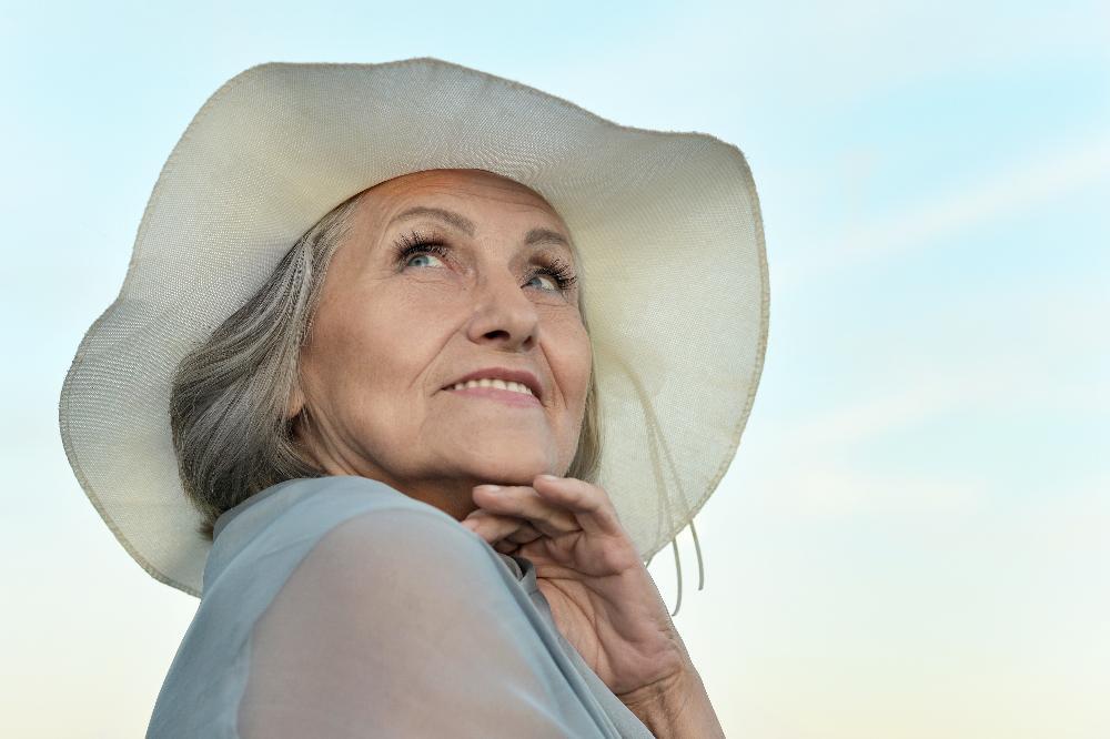 Older woman in a hat outside near Lakeland FL